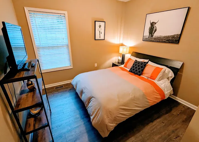 Mountain Getaway - 7 Beds, 2 King - Large Common Area