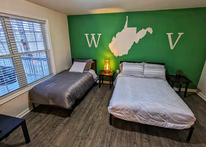 Mountain Getaway - 7 Beds, 2 King - Large Common Area