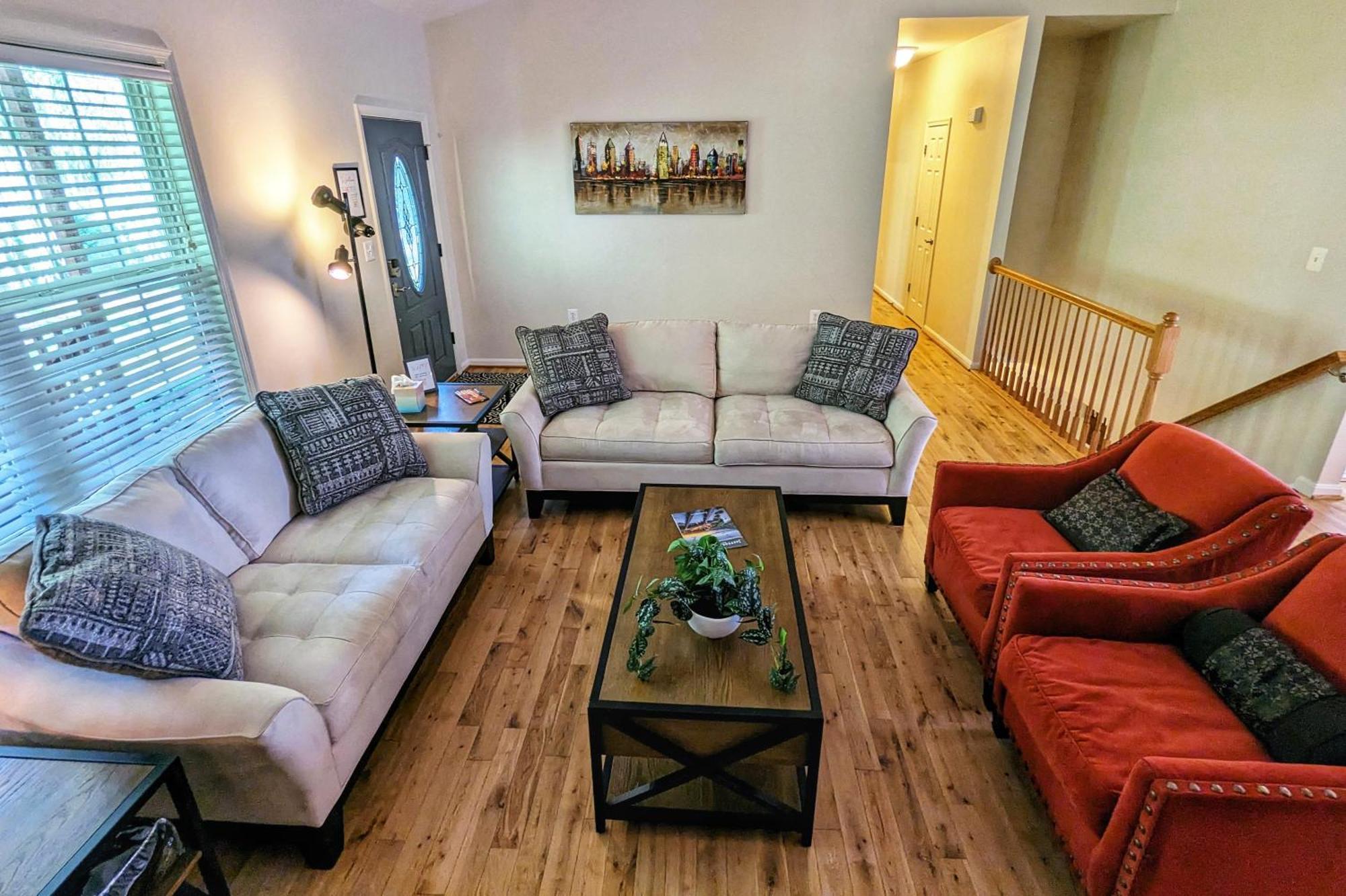 Mountain Getaway - 7 Beds, 2 King - Large Common Area Harpers Ferry